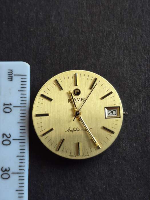 Vintage Roamer 17 Jewels Movement-winder loose - not working