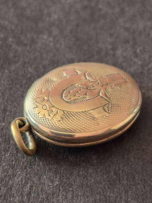 Antique Victorian Gold Plated Locket total weight 4.6g