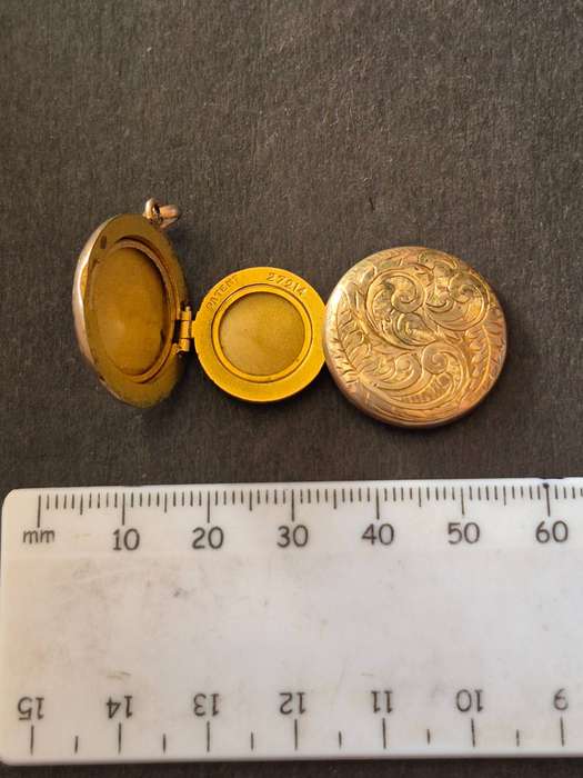 Antique Victorian Family Locket Patent 27214 total weight 7.7g