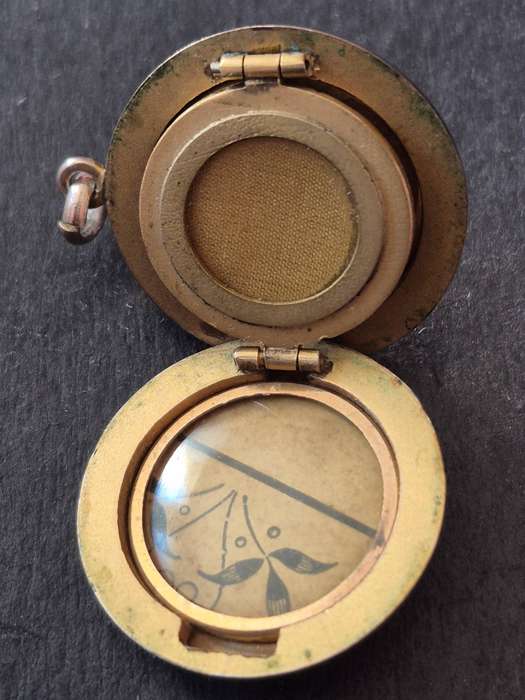Antique Victorian Family Locket Patent 27214 total weight 7.7g