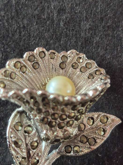 Vintage Marcasite Stimulated Pearl Brooch - silver toned