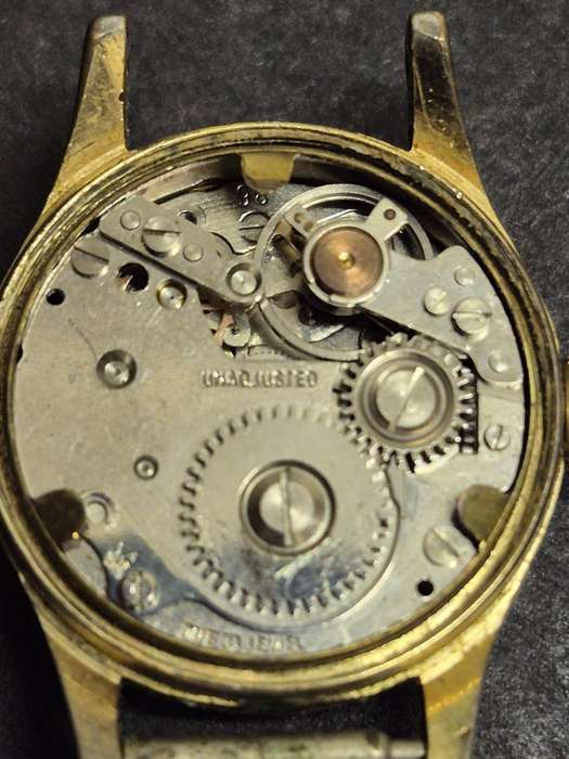Vintage Buler 17 Jewels Water Resistant Anti Magnetic Ladies Wrist Watch (not working)