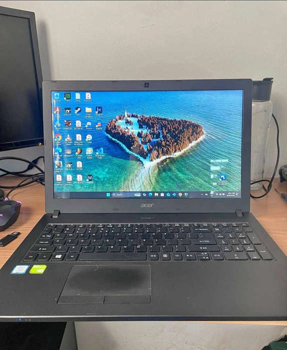 Acer TravelMate TMP2510, healthy battery with Windows 11 pro, core i7 and 1TB HDD