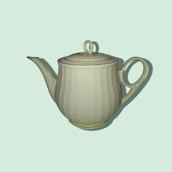Off white/gold vintage teaset