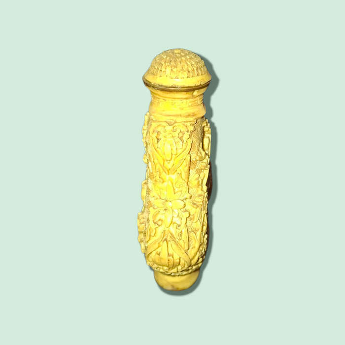 SNUFF BOTTLE, MID 20TH CENTURY, CHINA ON WOOD.