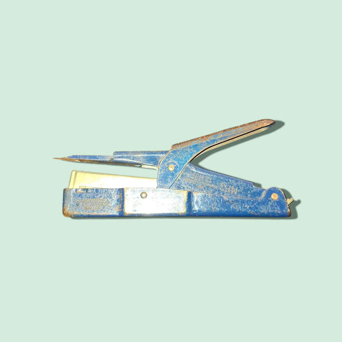 VINTAGE MARKWELL MP3 HEAVY DUTY INDUSTRIAL STAPLING PLIER BLUE