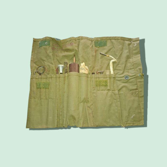 CLEANING KIT FOR R4 RIFLE -- 5.56mm --