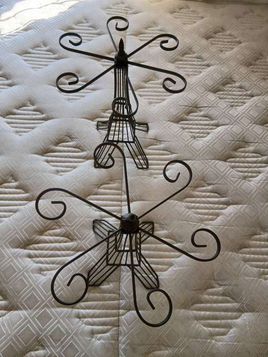 EIFFEL TOWER SHAPED WINE GLASS HOLDER