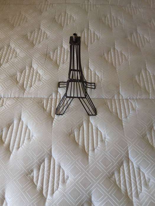 EIFFEL TOWER SHAPED WINE GLASS HOLDER