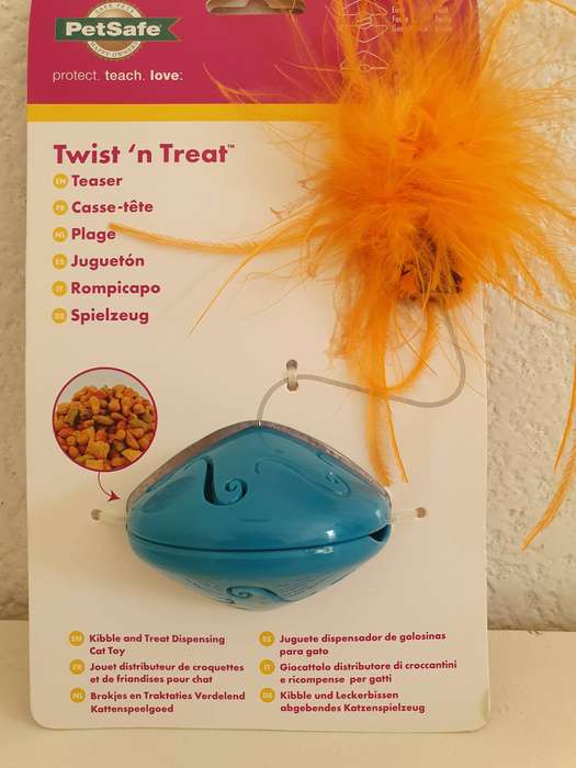 Twist and Treat Teaser For Cats