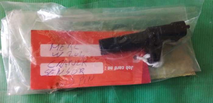 mercedes c200 w204 series crank sensor.