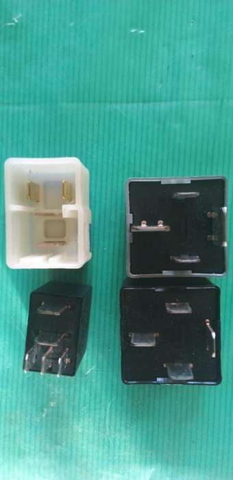 FORD RANGER 2.2 DIESEL RELAY SET as per image.