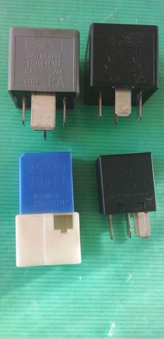FORD RANGER 2.2 DIESEL RELAY SET as per image.