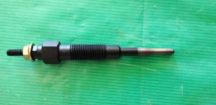 TOYOTA HILUX 2.4 DIESEL 2L MOTOR NEW GLOW PLUG