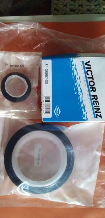 NISSAN NP 200 DIESEL MOTOR OIL SEAL SET.