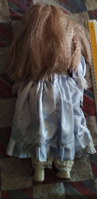 A NICE OLD LARGE PORCELAIN LADY DOLL.WITH STAND