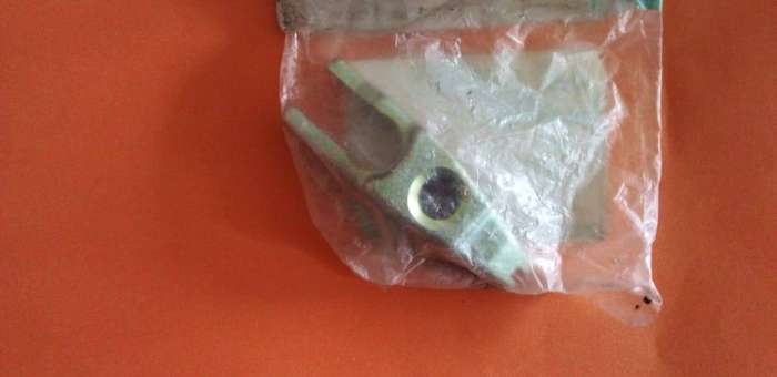 DIESEL  INJECTOR HOLD DOWN BRACKET.MAZDA BT50 AND RANGER WE MOTOR