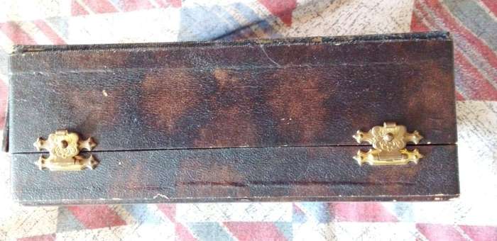 ANTIQUE WOODEN JEWELLERY BOX