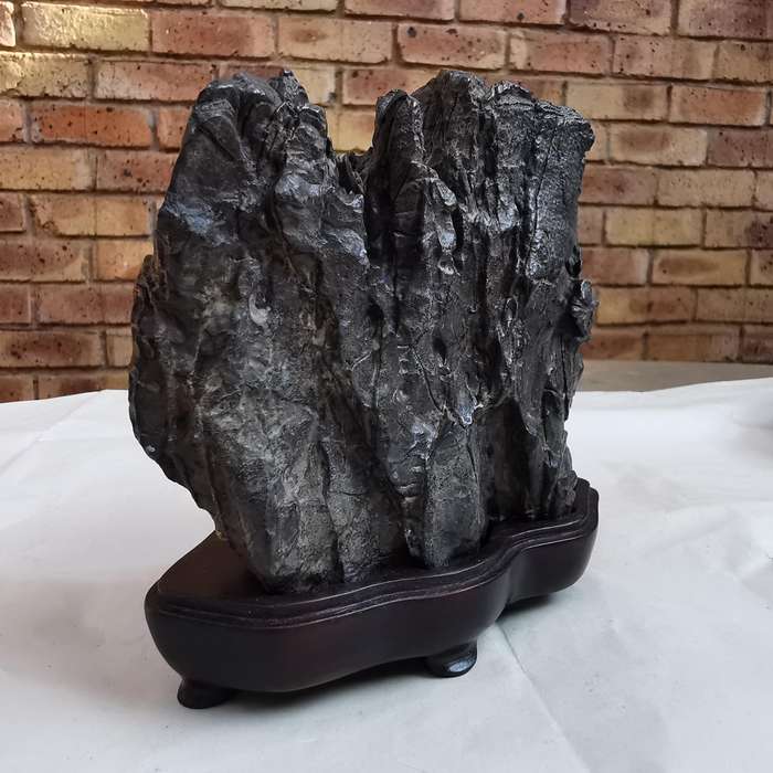 Antique Natural stone ornaments with a rosewood base(MINGUO)