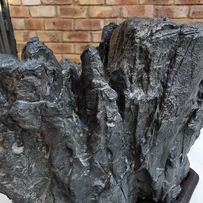 Antique Natural stone ornaments with a rosewood base(MINGUO)