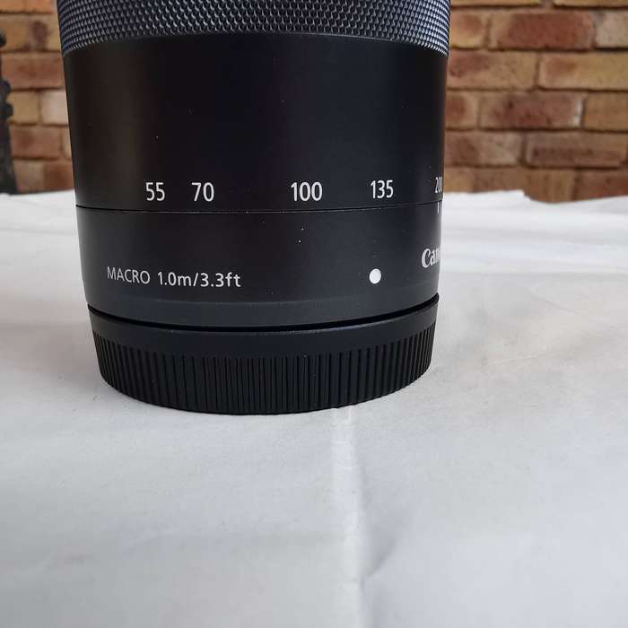 Canon Camera Lens MACRO 1.0m/3.3ft  55-200mm BRAND NEW