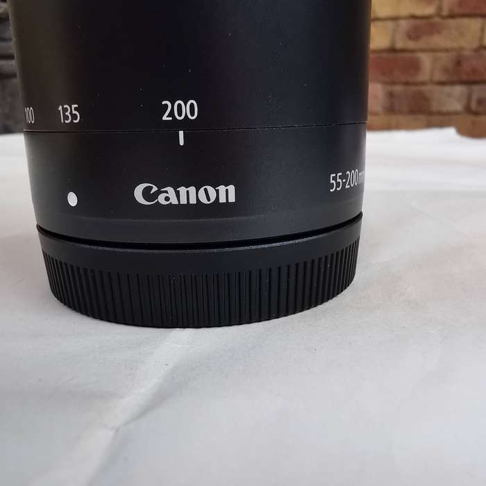 Canon Camera Lens MACRO 1.0m/3.3ft  55-200mm BRAND NEW