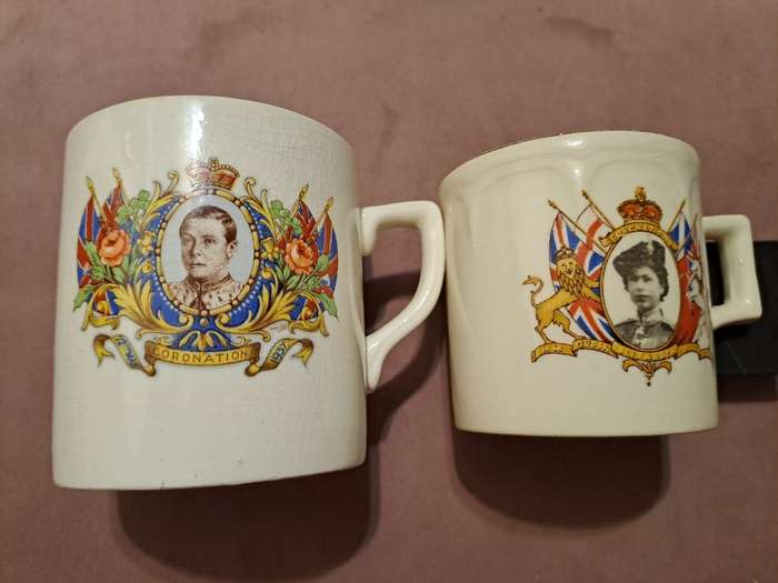 Coronation Edward VIII 12 May 1937, Coronation Queen Elizabeth II 1953, 2 x ceramic mugs