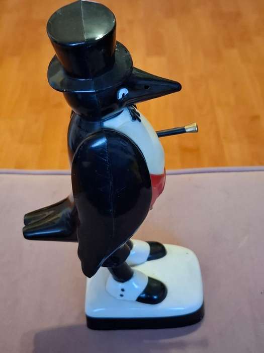 3 x Bar items,Jack Daniels tin,Old Crow whiskey(plastic) & ceramic Le Victoria Dodo decanter no cork