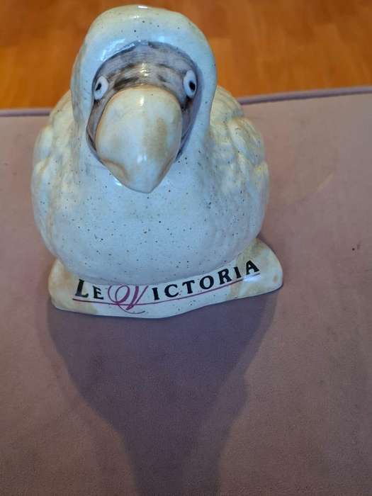 3 x Bar items,Jack Daniels tin,Old Crow whiskey(plastic) & ceramic Le Victoria Dodo decanter no cork