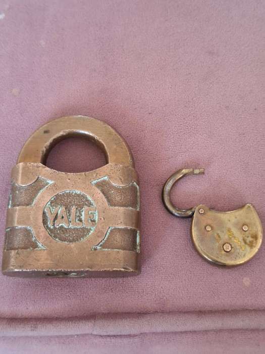 Antique Brass Yale Lock & Nabic lock (no keys)