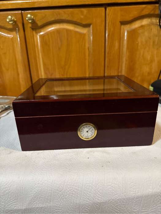 Cigar plus cigar box