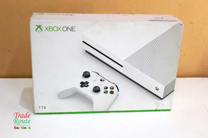 Microsoft Xbox One S 1TB Console (WHITE) Model 1681 + 1 Controller (WHITE)