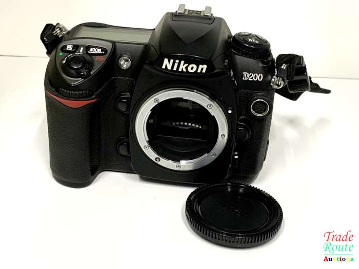 NIKON D200 DSLR CAMERA Body (ONLY) 10.2 Megapixels