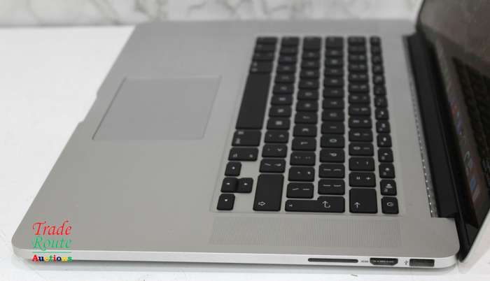Apple MacBook Pro 15.4-inch  | Core i7 2.2GHz | 16GB RAM | 256GB SSD MID 2015 **  MAC OS Monterey **