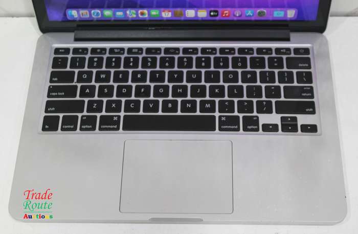 MacBook Pro 13.3-inch 2015 Retina | Core i7 3.1GHz | 16GB RAM | 512GB SSD - Screen faded in corners
