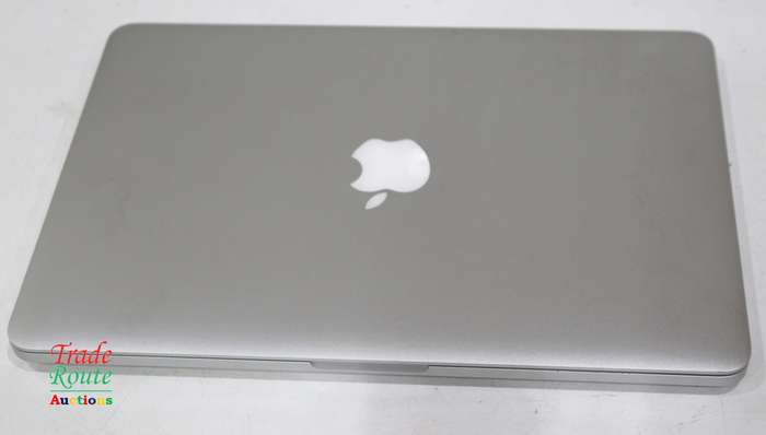 MacBook Pro 13.3-inch 2015 Retina | Core i7 3.1GHz | 16GB RAM | 512GB SSD - Screen faded in corners