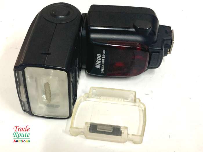 Nikon SB-900 Speedlight Flash for Nikon DSLR Cameras
