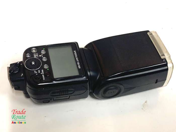 Nikon SB-900 Speedlight Flash for Nikon DSLR Cameras