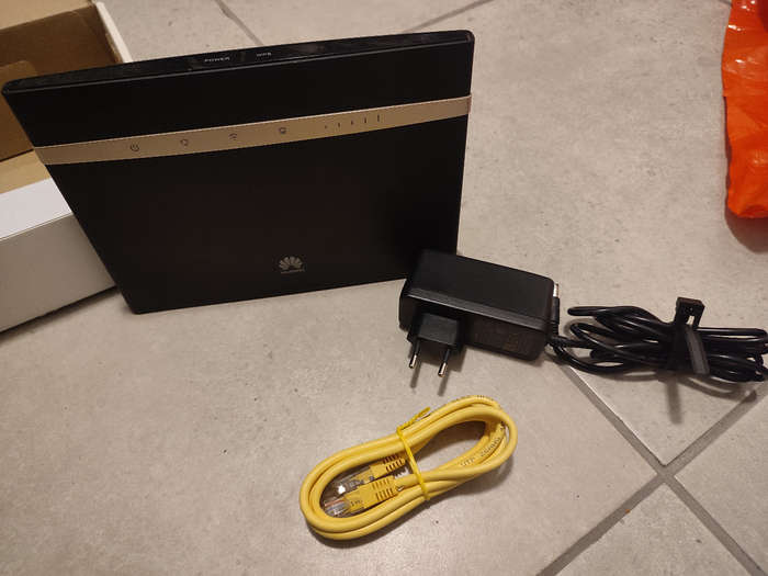 Huawei B525 4G LTE Cat6 Wireless Router