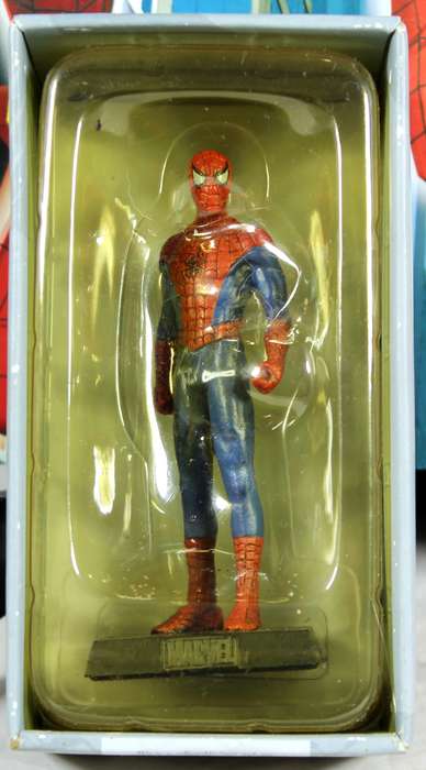 Marvel comics - lead, hand painted figurine with book - Spider-man #1