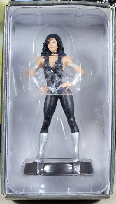 DC comics - lead, hand painted figurine with book - Donna Troy #22