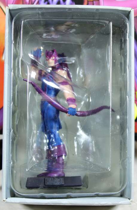 Marvel comics - lead, hand painted figurine with book - Hawkeye #50