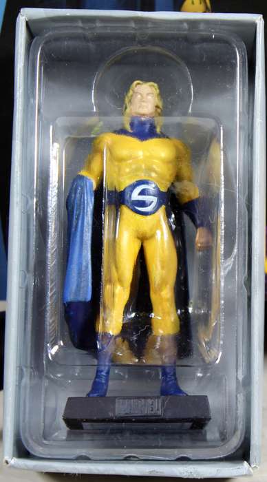 Marvel comics - lead, hand painted figurine with book - The Sentry #77