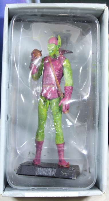 Marvel comics - lead, hand painted figurine with book - Green Goblin #8