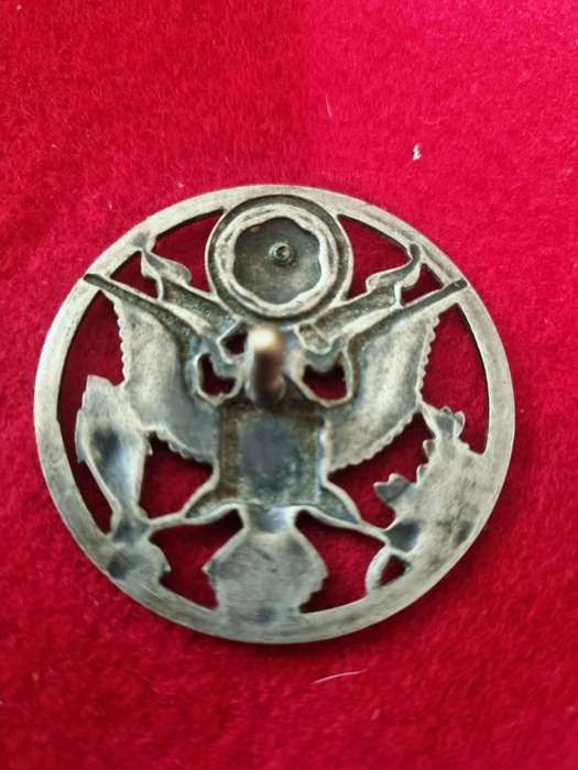 WWII USA CAP BADGE