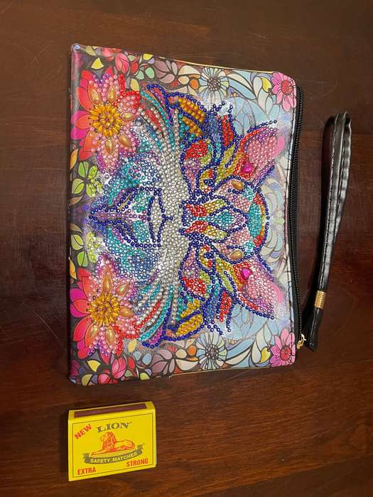 Diamond art purse with picture of cat (complete)