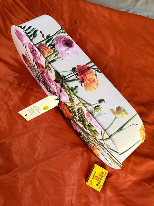 Beautiful floral tin (empty)