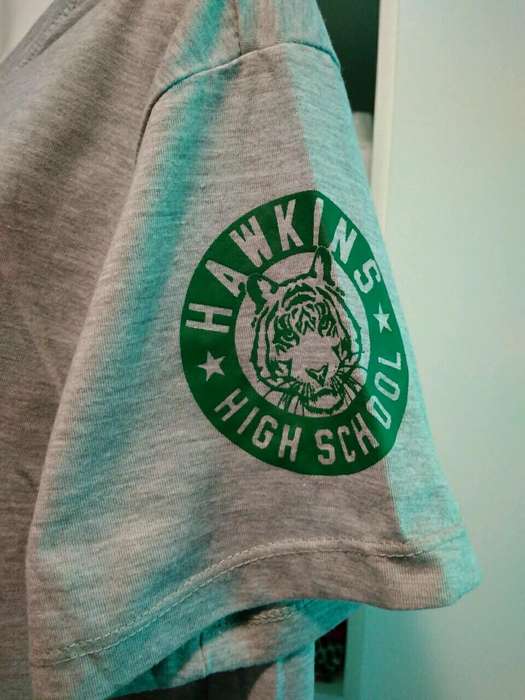 Stranger Things Hawkins High School T-shirt Size L