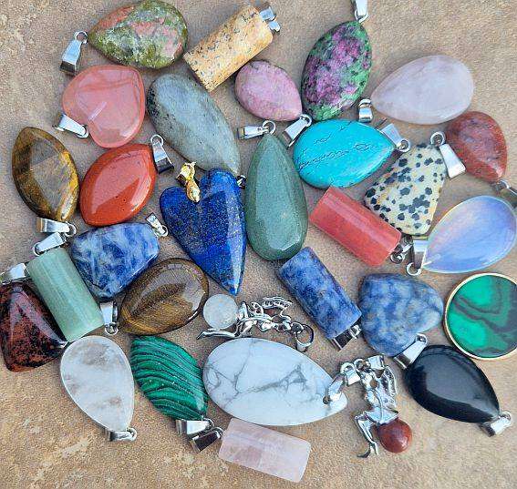 30pcs Assorted   / Natural / Synthetic  / Gemstone Pendants