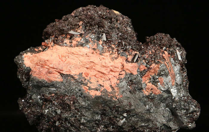 Manganvesuvianite on Hausmannite,"N'Chwaning II Mine, Kalahari Manganese Field, Northern Cape, South
